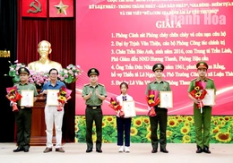 Trao giải các cuộc thi lan tỏa hình ảnh đẹp người chiến sĩ Công an
