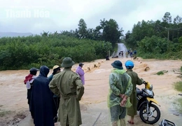 Nhiều ngầm tràn nước dâng cao gây chia cắt