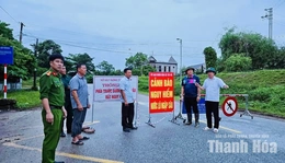 Quốc lộ 45 qua xã Tây Đô bị ngập sâu, giao thông tạm thời gián đoạn