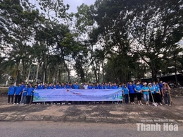 Hơn 100 đoàn viên ra quân làm vệ sinh môi trường “Ngày Chủ nhật xanh”