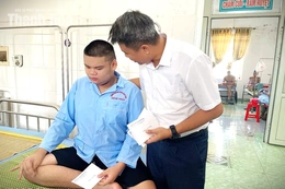 Trao yêu thương - Mang Tết Trung thu đến với trẻ em có hoàn cảnh khó khăn trên địa bàn tỉnh