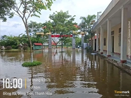 Huy động 7 máy bơm, khẩn trương tiêu thoát nước tại 3 trường học ở Đồng Tiến
