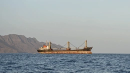 Quan chức châu Âu thúc giục Iran mở lại eo biển Hormuz