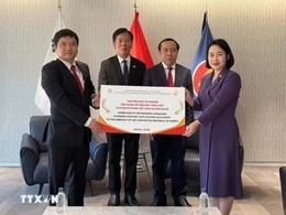 Trao tặng “Ứng dụng học tiếng Việt” cho cộng đồng nguời Việt Nam tại Hàn Quốc