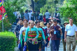Hàng vạn du khách về Lam Kinh dự chính hội