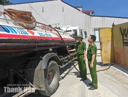 Phát hiện cơ sở thu mua phế liệu có dấu hiệu kinh doanh dầu không phép