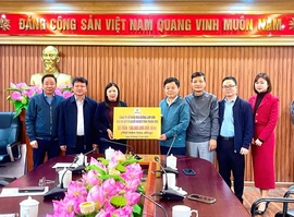 Công ty Cổ phần Mía đường Lam Sơn ủng hộ  Quỹ “Vì người nghèo” tỉnh