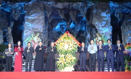 Các đồng chí lãnh đạo tỉnh chung vui, chúc mừng Giáo phận Thanh Hóa và đồng bào Công giáo đón lễ Giáng sinh năm 2025