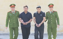 Bắt giữ 2 đối tượng, thu giữ gần 30 kg pháo nổ trái phép