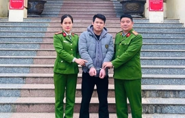 Bắt giữ đối tượng truy nã trên đường về quê