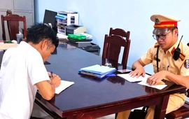 Xử lý tài xế xe bán tải chạy ngược chiều trên Quốc lộ 1A