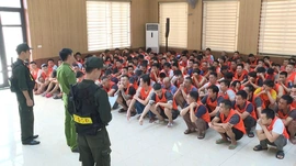 Triệt phá “trường gà quốc tế Viêng Xay”, khởi tố 196 bị can