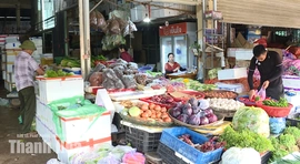 Nguồn cung khan hiếm, giá rau xanh tăng vọt