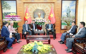 Phó Bí thư Tỉnh ủy, Chủ tịch Ủy ban MTTQ tỉnh Trịnh Tuấn Sinh tiếp và làm việc với Công ty Xi măng Nghi Sơn