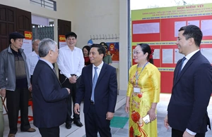 Bí thư Tỉnh ủy Nguyễn Doãn Anh kiểm tra các khu vực bỏ phiếu tại phường Hạc Thành, phường Đông Sơn và xã Hoằng Lộc