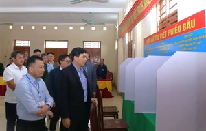 Chủ tịch UBND tỉnh Nguyễn Hoài Anh kiểm tra công tác chuẩn bị bầu cử tại một số địa phương