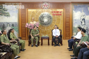 Chủ tịch UBND tỉnh Tô Anh Dũng tiếp xã giao Giám đốc Công an tỉnh Hủa Phăn