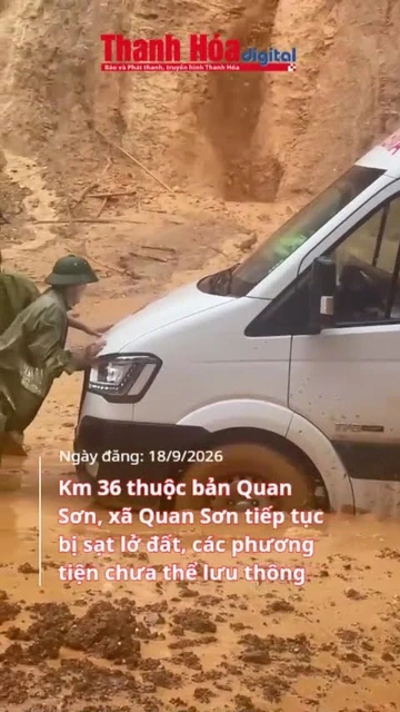 Km 36 thuộc bản Quan Sơn, xã Quan Sơn tiếp tục bị sạt lở đất, các phương tiện chưa thể lưu thông