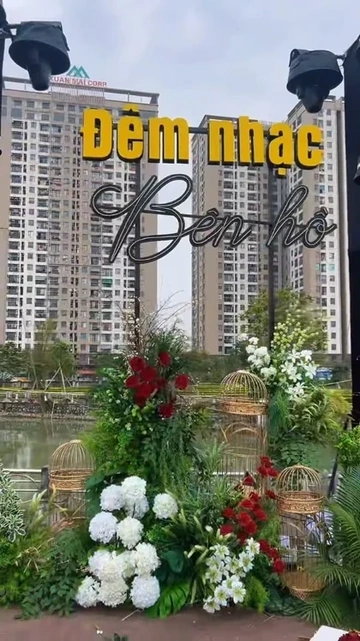 Các khâu chuẩn bị cho Đêm nhạc bên hồ "Nhớ em" dần hoàn tất...