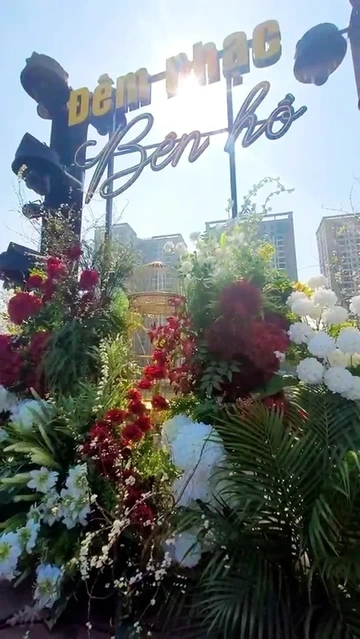 Thời tiết thật là ấm áp, quý vị đừng quên lịch hẹn tối nay với Đêm nhạc bên hồ nhé.