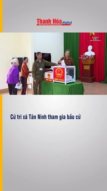 Cử tri xã Tân Ninh tham gia bầu cử