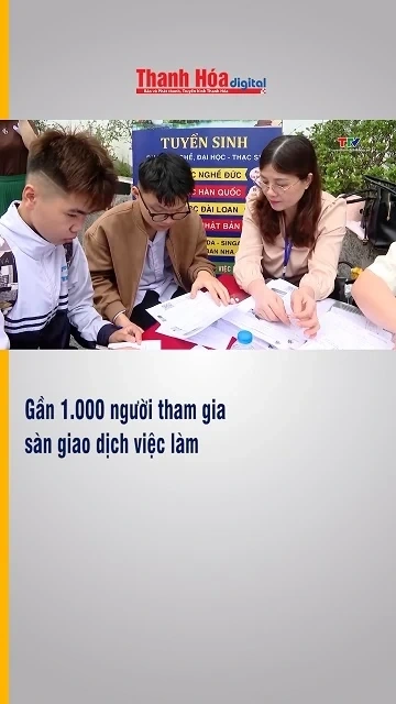 Gần 1.000 người tham gia sàn giao dịch việc làm