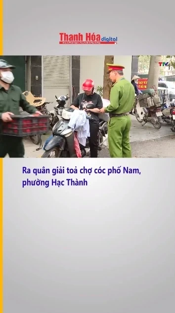 Ra quân giải toả chợ cóc phố Nam, phường Hạc Thành