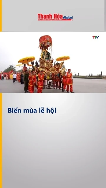 Biển mùa lễ hội