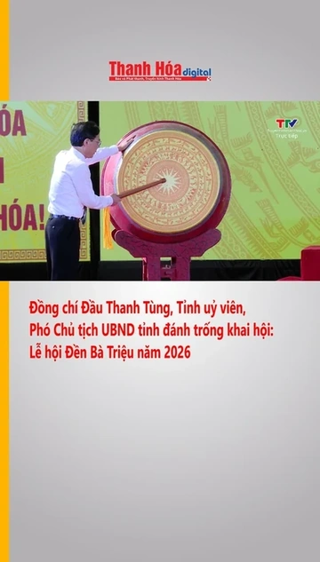 Đồng chí Đầu Thanh Tùng, Tỉnh uỷ viên, Phó Chủ tịch UBND tỉnh đánh trống khai hội: Lễ hội Đền Bà Tri