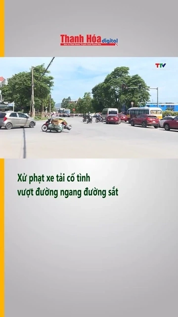 Xử phạt xe tải cố tình vượt đường ngang đường sắt