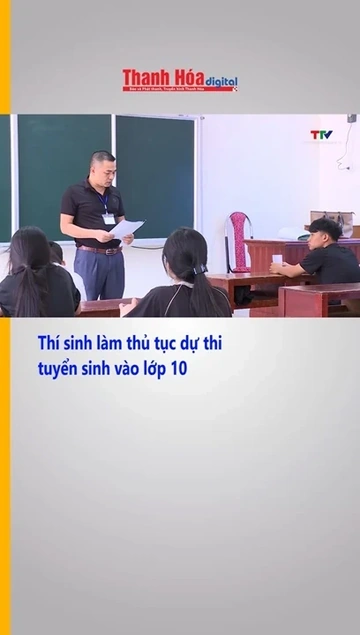 Thí sinh làm thủ tục dự thi tuyển sinh vào lớp 10