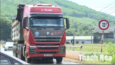 Cầu 13 tấn oằn mình “gánh” xe tải trọng lớn