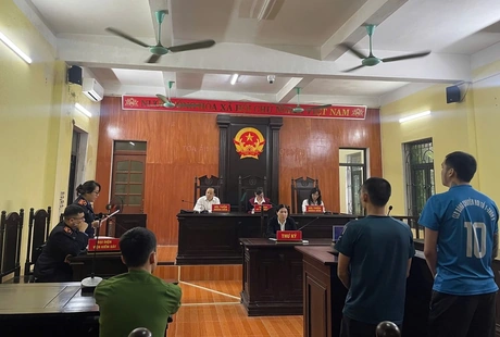 Hai đối tượng phạm tội sử dụng trái phép vũ khí quân dụng lĩnh án