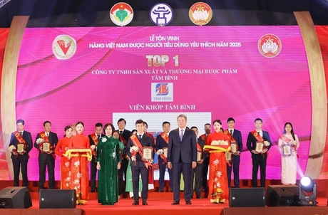 Viên  khớp Tâm Bình, An  thần  ngủ  ngon Tâm Bình đạt chứng nhận “  Hàng Việt Nam được người tiêu dùng yêu thích” năm 2025