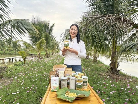 “Đánh thức” vùng đất trũng từ cây sen