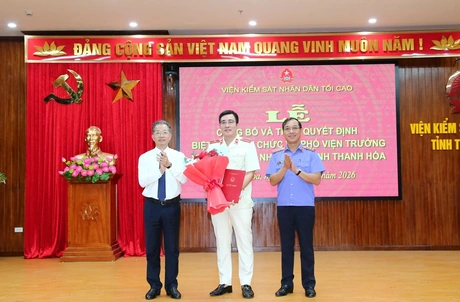 Công bố và trao quyết định biệt phái giữ chức vụ Phó Viện trưởng VKSND tỉnh Thanh Hóa