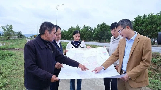 Áp lực công việc trong lĩnh vực kinh tế ở cấp xã