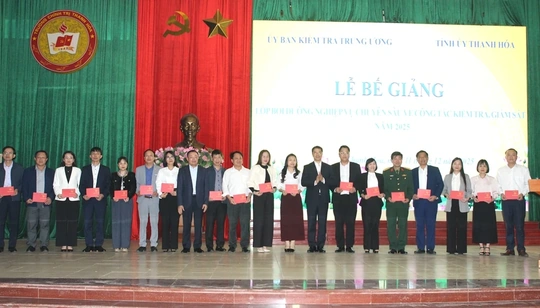 Bế giảng lớp bồi dưỡng nghiệp vụ chuyên sâu về công tác kiểm tra, giám sát