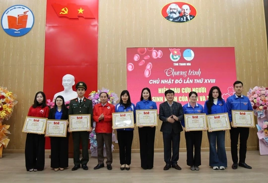 Ngày hội hiến máu tình nguyện “Chủ nhật đỏ” thu hút gần 1.000 người tham gia