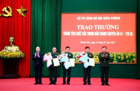 Trao thưởng cho các lực lượng có thành tích xuất sắc trong chuyên án A1-126.2p