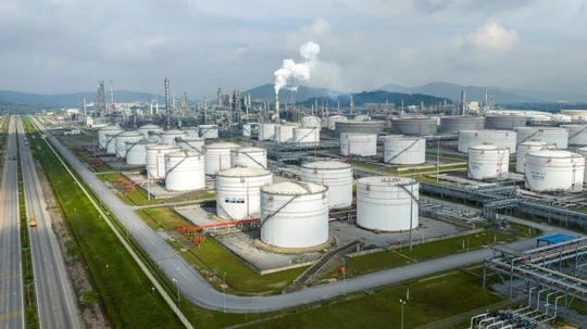 Nhà máy Lọc hóa dầu Nghi Sơn vẫn hoạt động ổn định và không bị gián đoạn, chủ động ứng phó biến động nguồn cung dầu thô