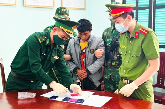 Đối tượng người Lào mua bán trái phép hơn 1.000 viên ma túy tổng hợp
