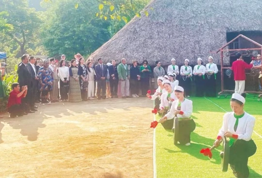 Hoàn thiện thể chế về văn hóa dân tộc