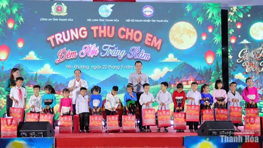 Rộn ràng “Trung thu cho em - Đêm hội trăng rằm” tại xã biên giới Yên Khương