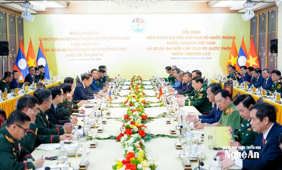 Hội đàm giữa Bộ trưởng Bộ Quốc phòng Việt Nam và Bộ trưởng Bộ Quốc phòng Lào