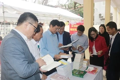 Hà Trung khai trương phòng đọc sách, báo Xuân Giáp Thìn 