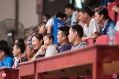 Hạnh phúc một gia đình nhỏ tại Giải Cầu lông Báo link m88 Hoá mở rộng 2024