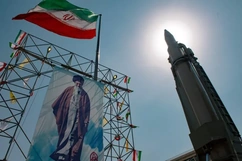 Iran trình làng tên lửa mới có khả năng tấn công các mục tiêu Mỹ