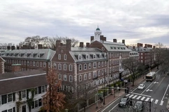 Bộ Giáo dục Mỹ tạm dừng tài trợ 8 tỷ USD cho Đại học Harvard