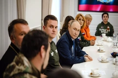 Tổng thống Nga thăm Kursk lần đầu tiên kể từ khi trục xuất lực lượng Ukraine